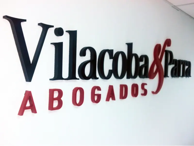 Letras corpóreas de PVC vs. Acero inoxidable: ¿Cuál elegir para tu negocio?